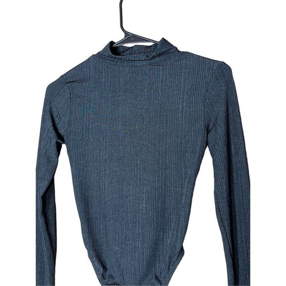 Boohoo Mock Neck Long Sleeve Ribbed Bodysuit Size 2 - Picture 2 of 8